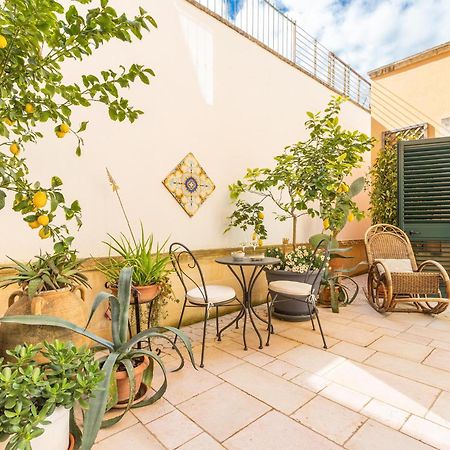 Dimora Le Tre Muse Guesthouse Lecce Exterior foto