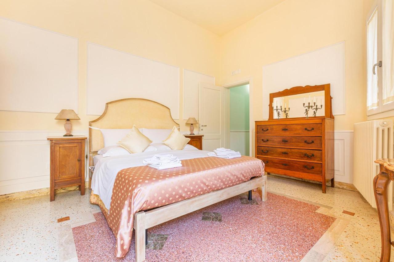 Dimora Le Tre Muse Guesthouse Lecce Exterior foto
