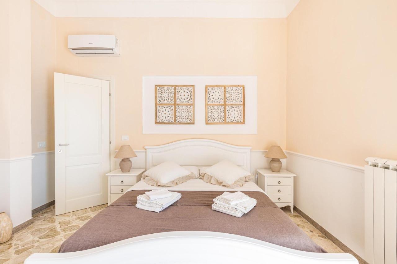 Dimora Le Tre Muse Guesthouse Lecce Exterior foto