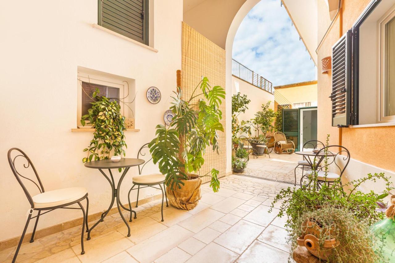 Dimora Le Tre Muse Guesthouse Lecce Exterior foto
