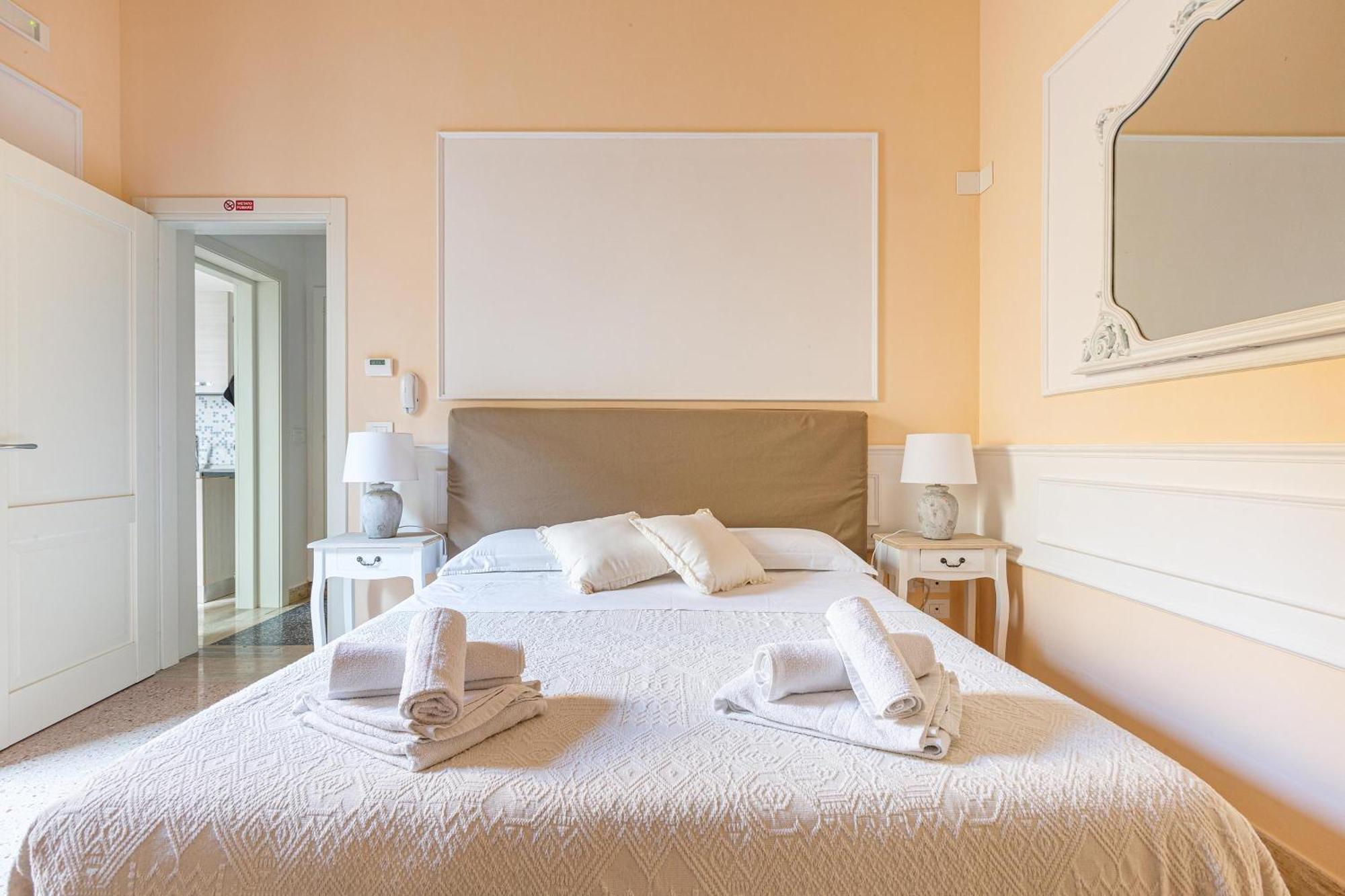 Dimora Le Tre Muse Guesthouse Lecce Exterior foto